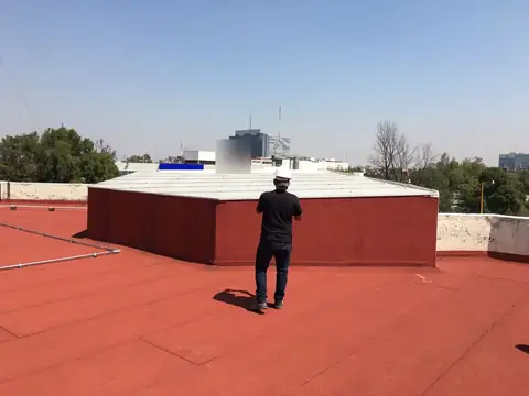 Azotea con impermeabilizante rojo